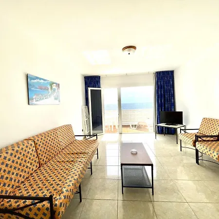 Apartamento De 1 Dormitorio Frente Al Mar En Appartement Tamaduste